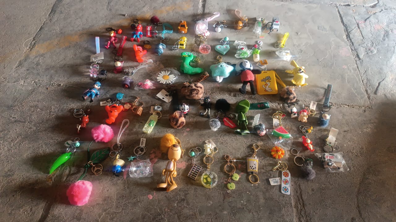 Mix Design & Size Keychain - Durable & Stylish Accessory (1 Pc / Mix Color)