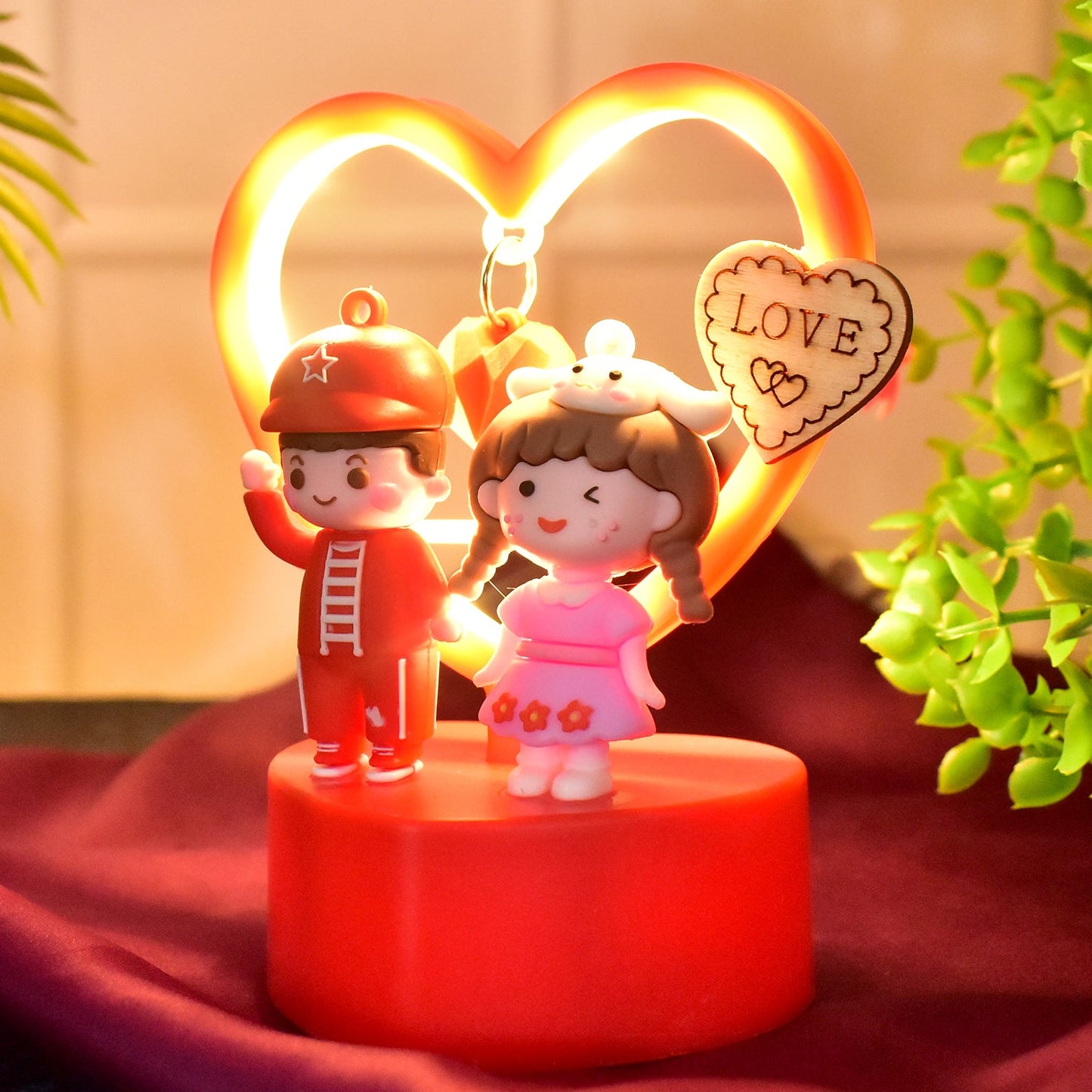 Cute Romantic Couple Love Showpiece with Heart Frame (1 Pc)