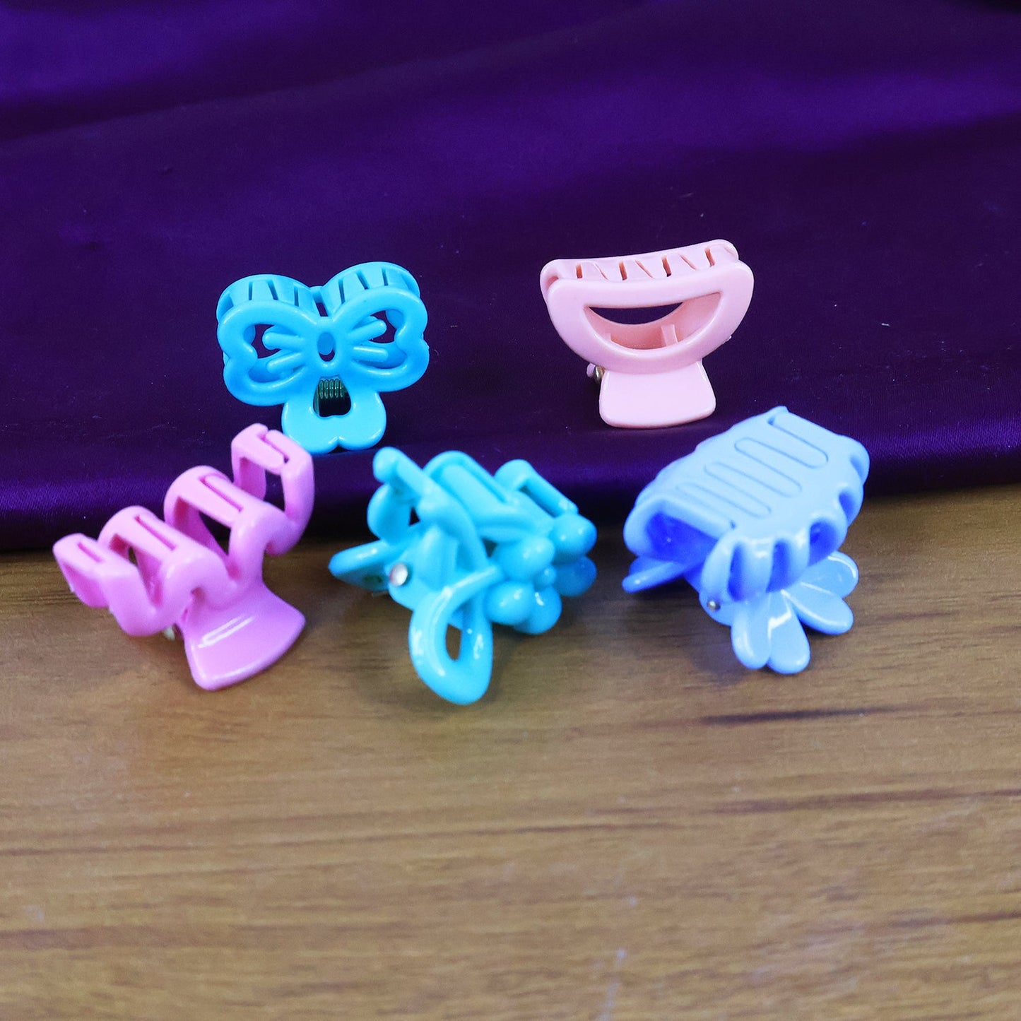 Plastic Small Hair Clips for Girls Kids Hair Accessories (3 Pcs Set / Mix Color & Design)