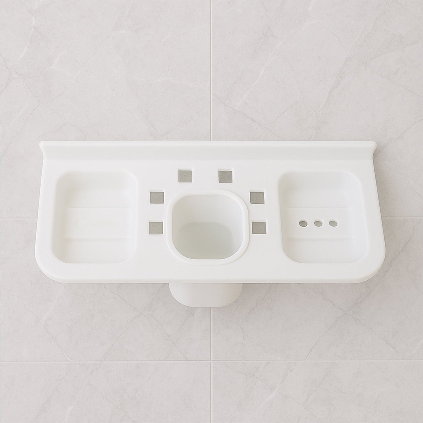 Plastic Soap Dish and plastic soap dish tray used in bathroom and kitchen purposes.